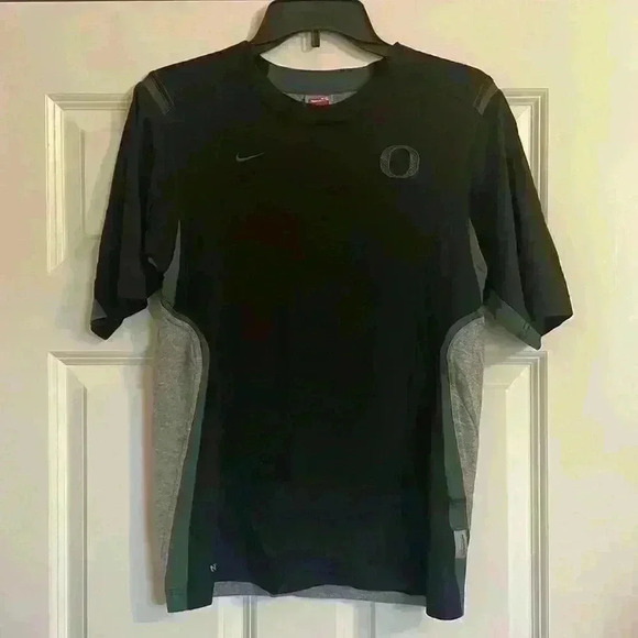 Men’s Nike team Oregon University‎ short sleeve size XS - Picture 1 of 10